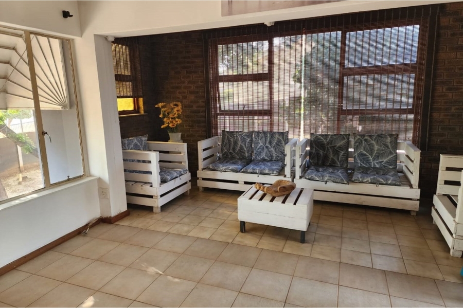 4 Bedroom Property for Sale in Bergzicht Western Cape